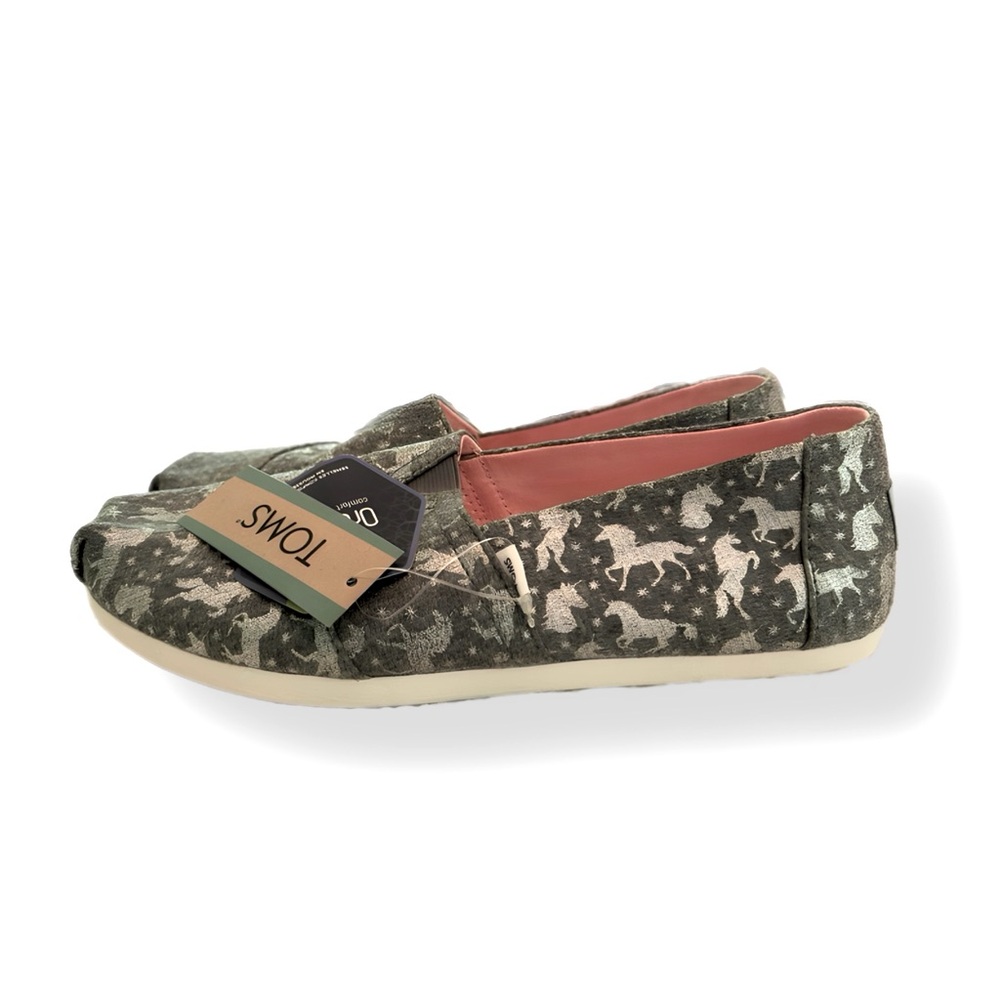 NWT Unicorn TOMS